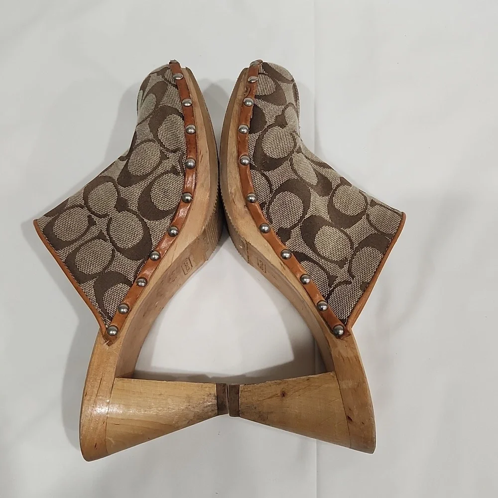 VINTAGE COACH FELICITY SIGNATURE WOODEN HEEL CLOGS Size 9